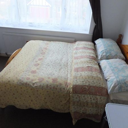 Many Worlds Meet - Eurostar, Wimbledon 30 Mins, Central London, Gatwick 15 Mins - Spacious, Sleeps Up To 16 Plus Cot - Free Wifi, Parking - Next To Lloyd Park, Great For Families, Walkers, Relocators - Ideal For Contractors Croydon Exteriér fotografie