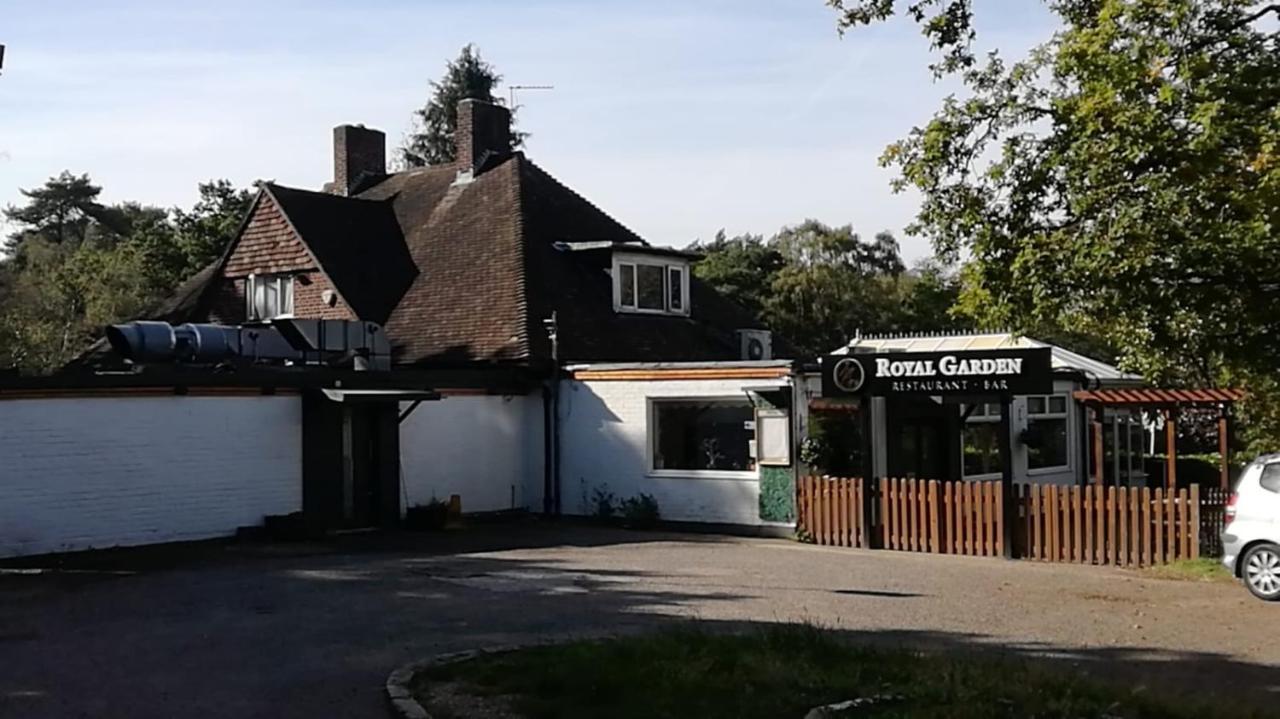 Many Worlds Meet - Eurostar, Wimbledon 30 Mins, Central London, Gatwick 15 Mins - Spacious, Sleeps Up To 16 Plus Cot - Free Wifi, Parking - Next To Lloyd Park, Great For Families, Walkers, Relocators - Ideal For Contractors Croydon Exteriér fotografie