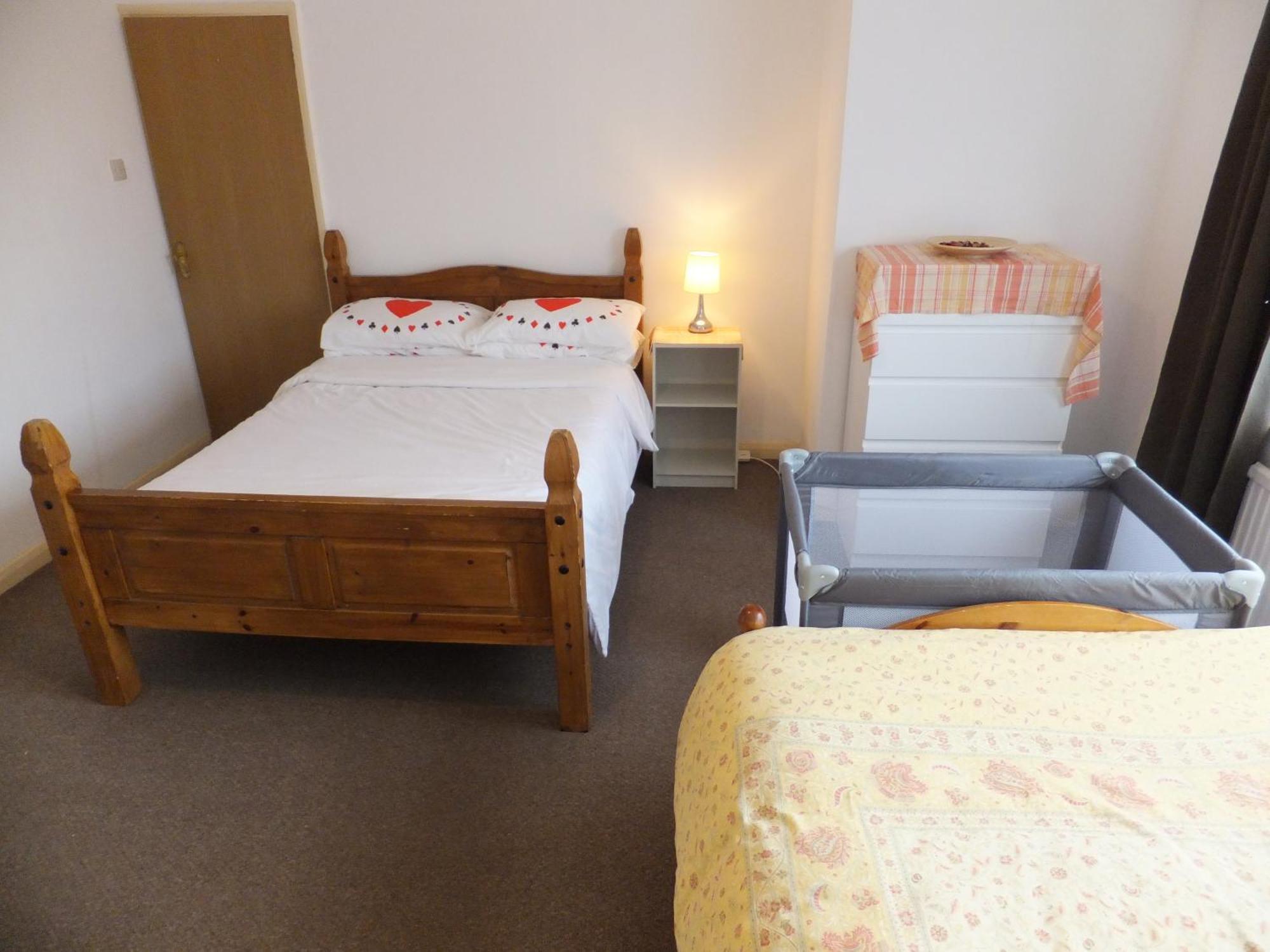 Many Worlds Meet - Eurostar, Wimbledon 30 Mins, Central London, Gatwick 15 Mins - Spacious, Sleeps Up To 16 Plus Cot - Free Wifi, Parking - Next To Lloyd Park, Great For Families, Walkers, Relocators - Ideal For Contractors Croydon Exteriér fotografie