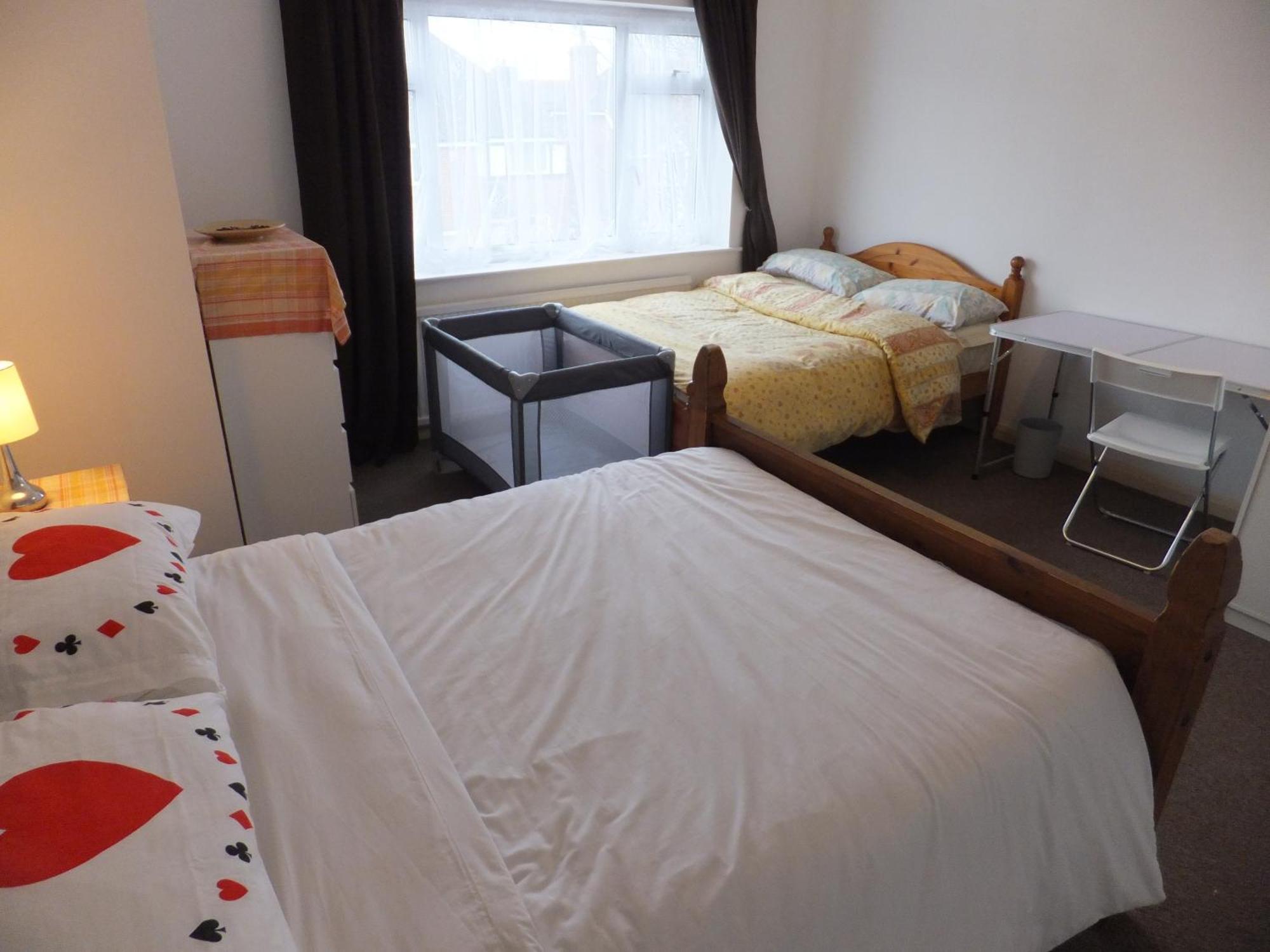 Many Worlds Meet - Eurostar, Wimbledon 30 Mins, Central London, Gatwick 15 Mins - Spacious, Sleeps Up To 16 Plus Cot - Free Wifi, Parking - Next To Lloyd Park, Great For Families, Walkers, Relocators - Ideal For Contractors Croydon Exteriér fotografie